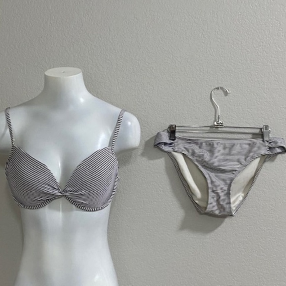 💋Xhilaration Navy & White Twist Bikini